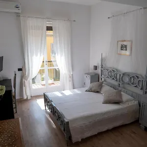 Apartment Beautiful Floral On Navigli, Mailand