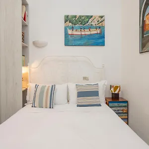 New In Downtown Close To Duomo Апартаменты